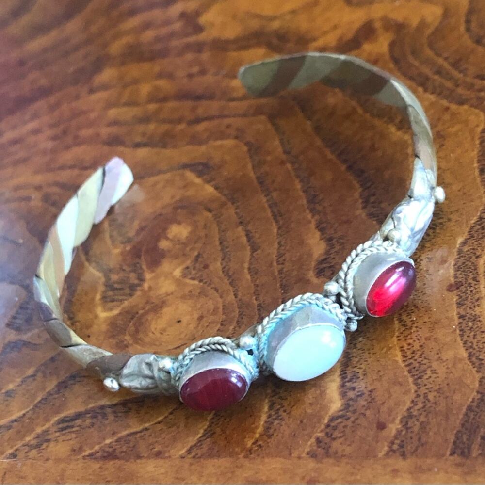 Vintage handcrafted genuine ruby and opaline cabochon stone twist metal bracelet